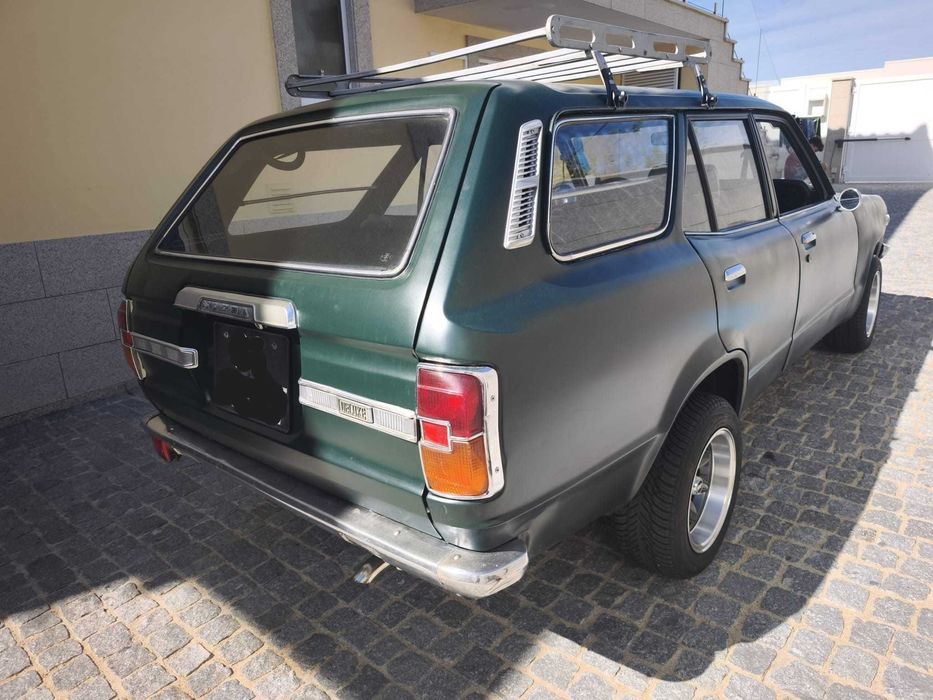 Mazda 818 Station Wagon de 77