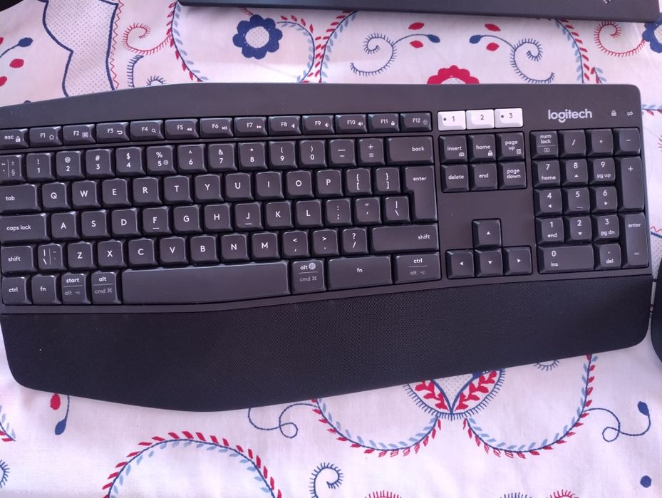 teclado + rato Logitech k850 bluetooth