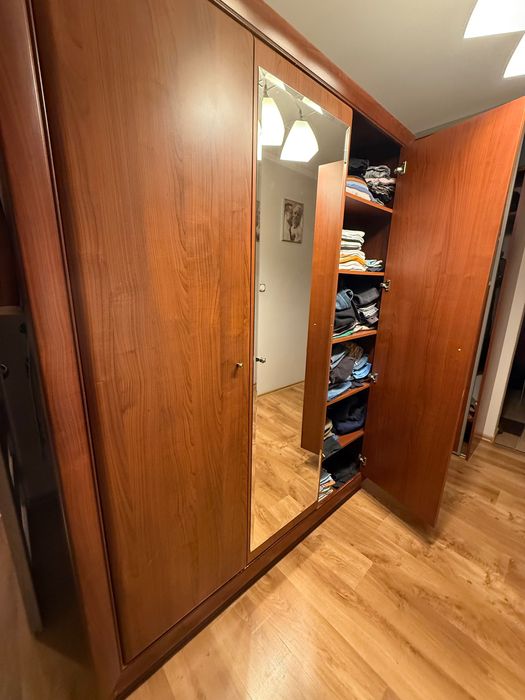 Sprzedam fantastyczną, pojemną szafę – idealna do przedpokoju,sypialni