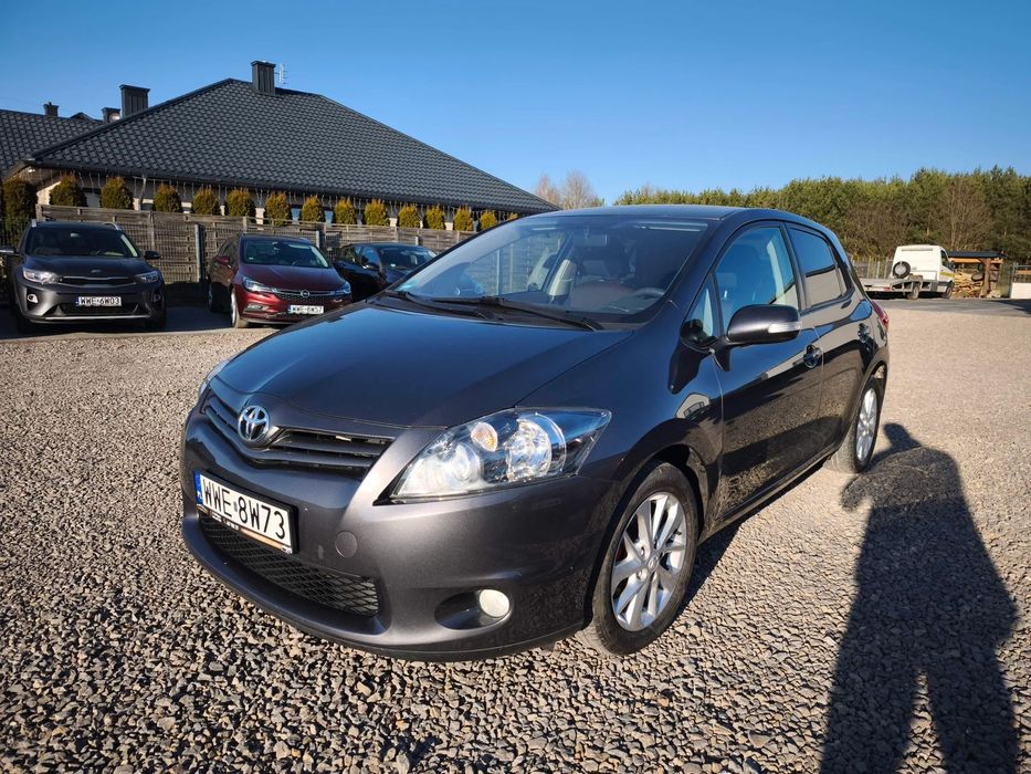 Toyota Auris 1.6 132KM zadbana 2 kpl kół Hak