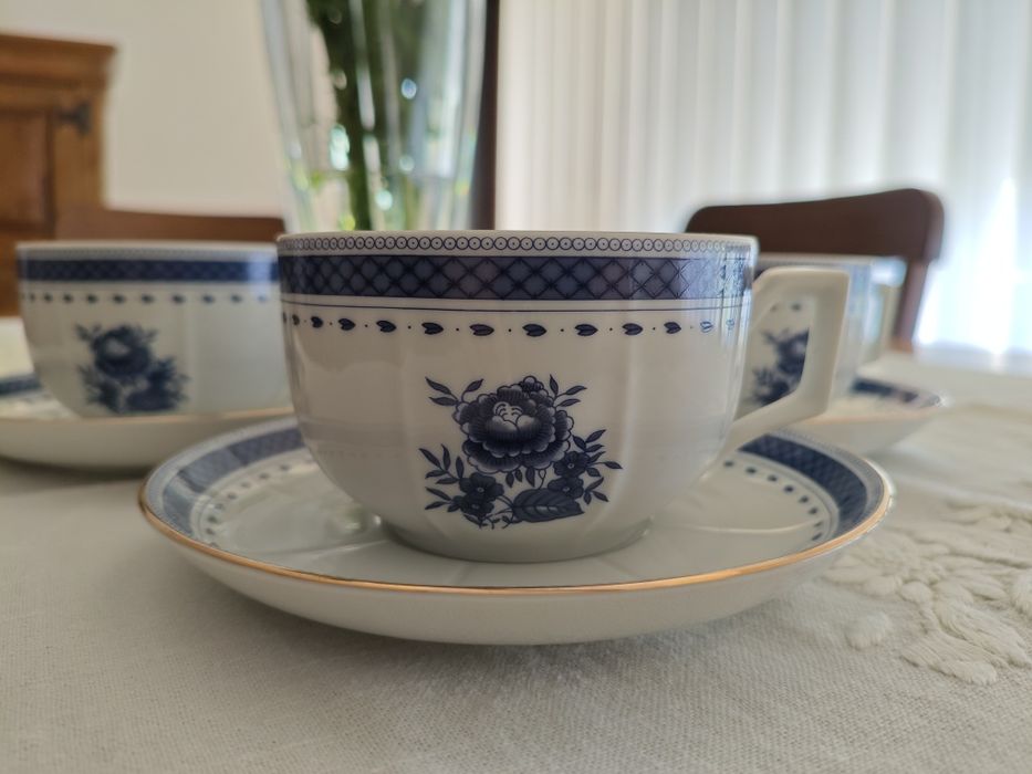 Chávenas de Vista Alegre (3 unidades + pires) – Excelente estado