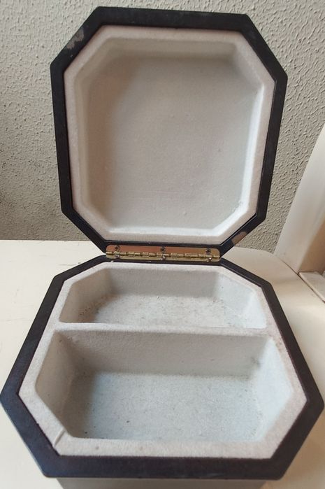 Caixas guarda jóias, quadrada e outra retangular