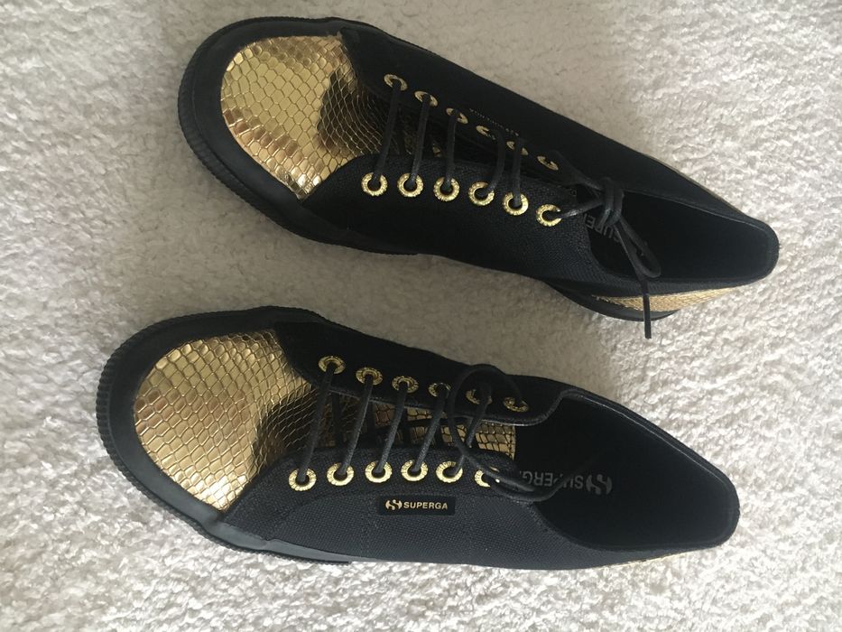 Ténis Superga Preto e Dourado