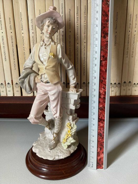 Decorative Figurine435806359970785281