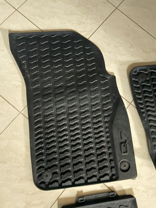 Audi Q7 Dywaniki podłogowe gumowe na każdą pogodę kompelt 4szt.czarne