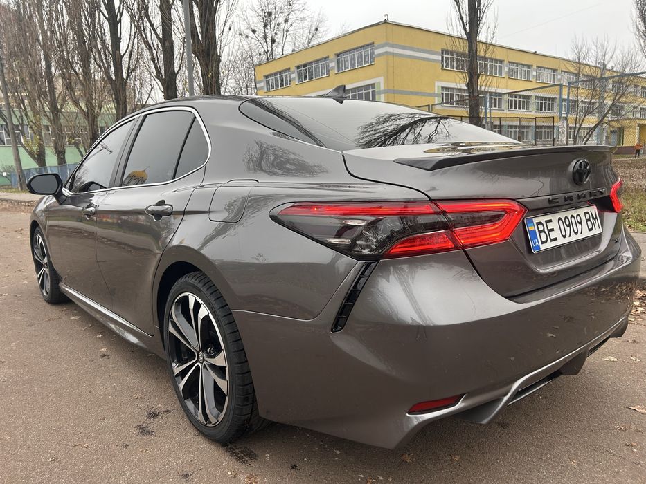 Toyota Camry 70 SE 2019