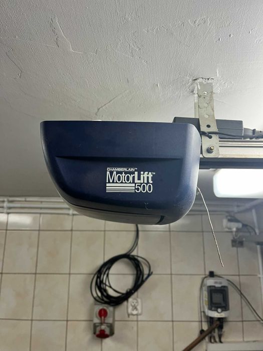 Sprzedam używany napęd bramy garażowej CHAMBERLAIN MotorLift 500