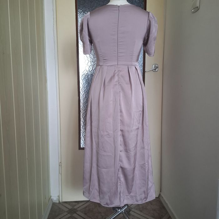 Sukienka midi marki Dazy