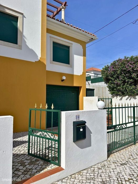 Moradia geminada T4 em Foz do Arelho de 318,4 m2