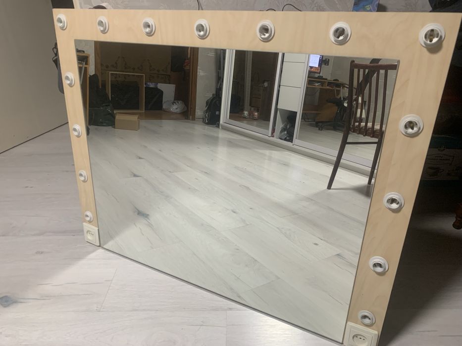 Дзеркало гримерне перукарське