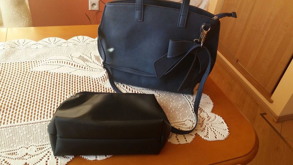 Śliczna granatowa torebka do ręki i na ramię !!