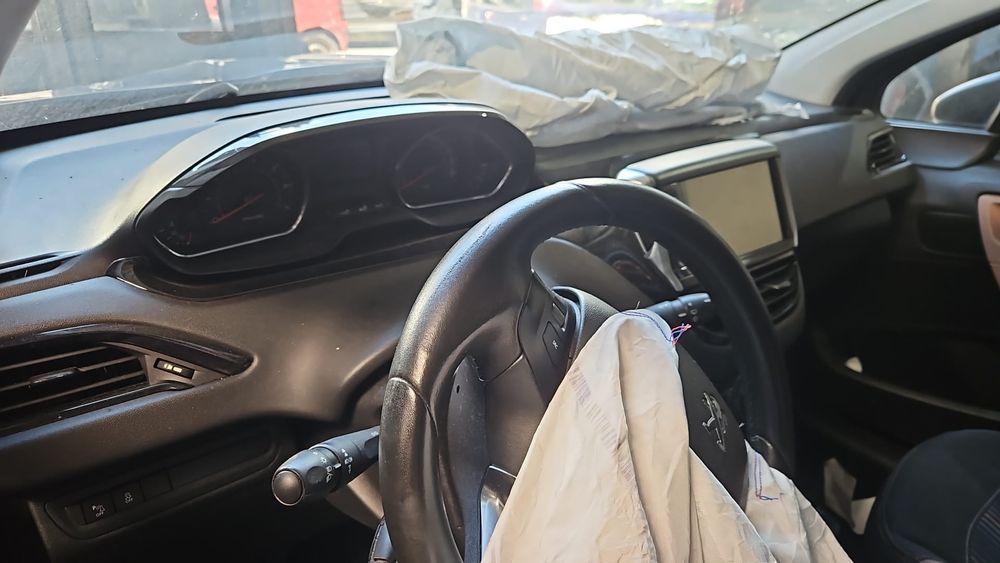 Peugeot 208 para peças