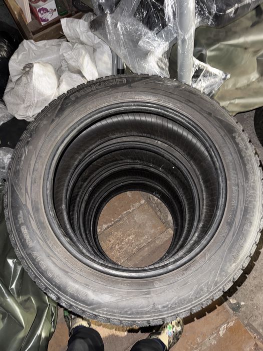 Nokian Hakkapeliitta R2 SUV 215/60 R17 100R