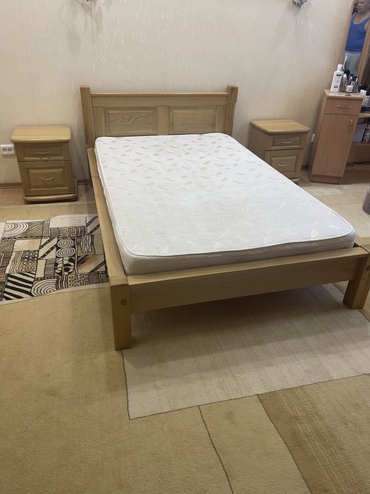 Кровать с матрасом и покрывалом с подушками 1400*2000