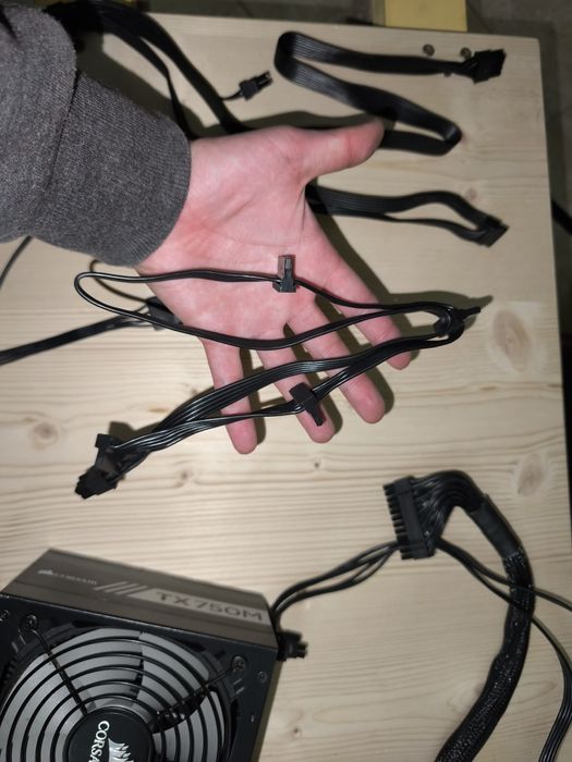 Fonte de alimentação Corsair TX 750 M