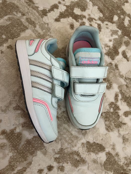 Кросівки дитячі для дівчинки Adidas розмір 30 устілка 19 см