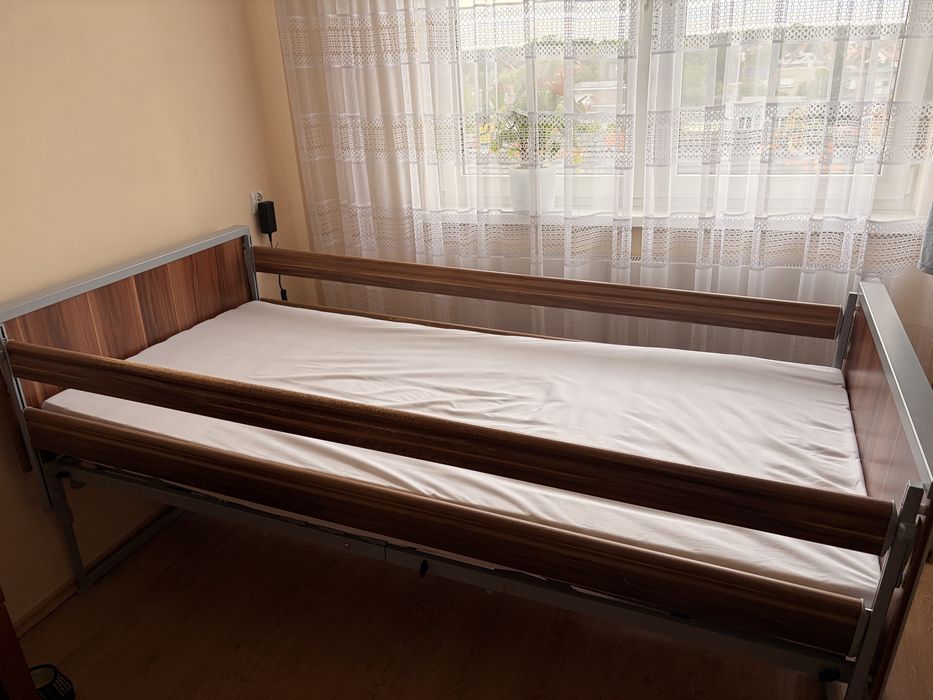 Lóżko rehabilitacyjne i materac przeciwodleżynowy