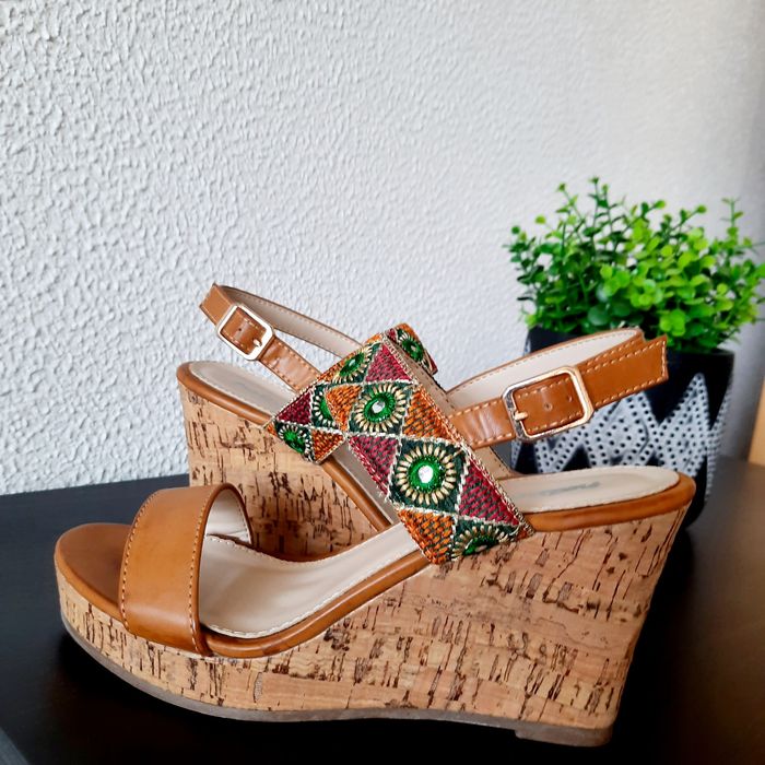 Sandálias NATURA nº 36 NOVAS