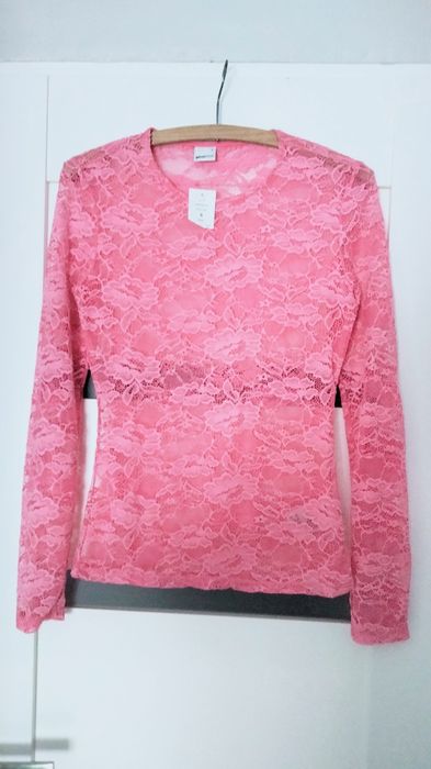 Koronkowa prześwitująca bluzka, długi rękaw, Small Size, różowa, Ginat