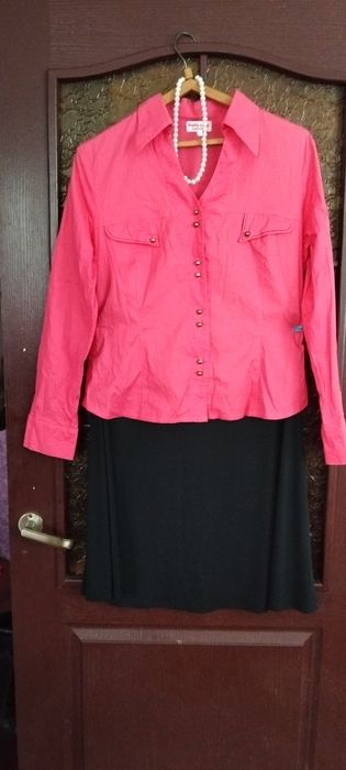 Блузка жіноча кольору корал, дві спідниці чорні жіночі дівчачі