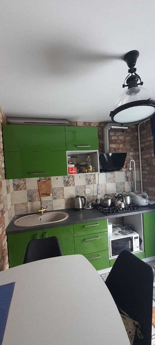 Продам 2 -х кімнатну квартиру м. Зміїв