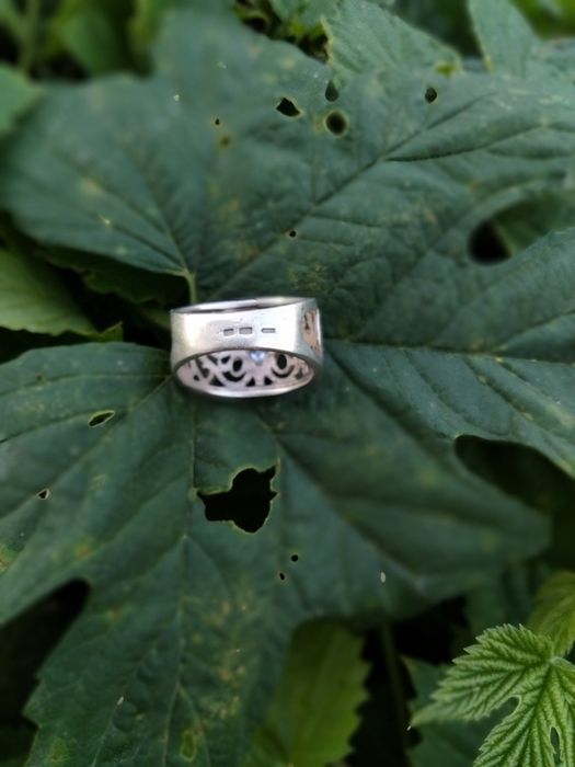 Каблучку срібну продам