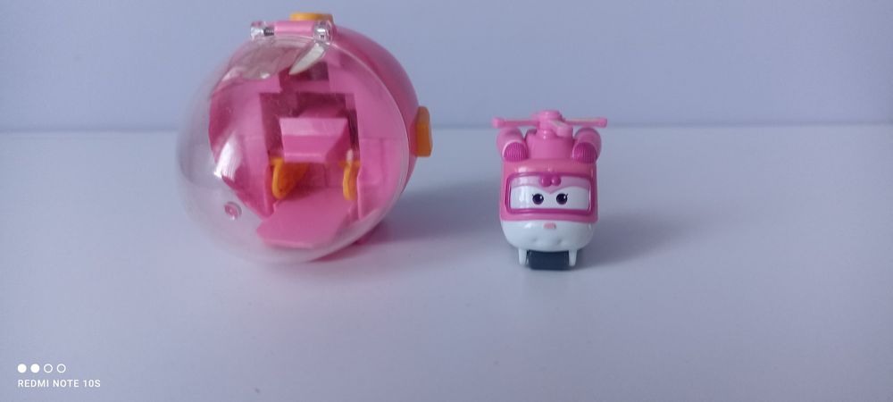 Super Wings flip & fly Frunia (Dizzy) latająca figurka wyrzutnia KAPSU