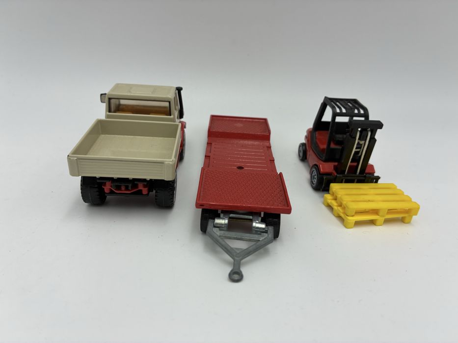 Siku skala 1:55 model 2522 Mercedes Benz Unimog z wózkiem widłowym linde
