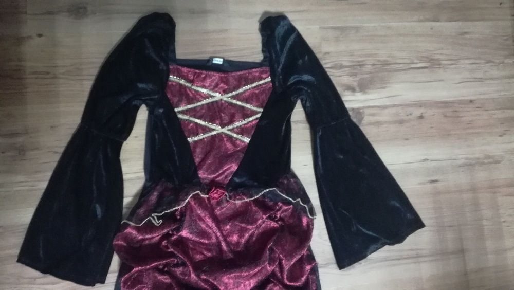 Два карнавальных платья