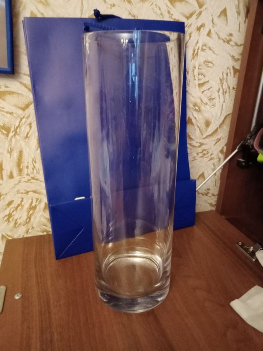 Скляні вази:циліндр2,2л,графін 1,1л,куля 3л