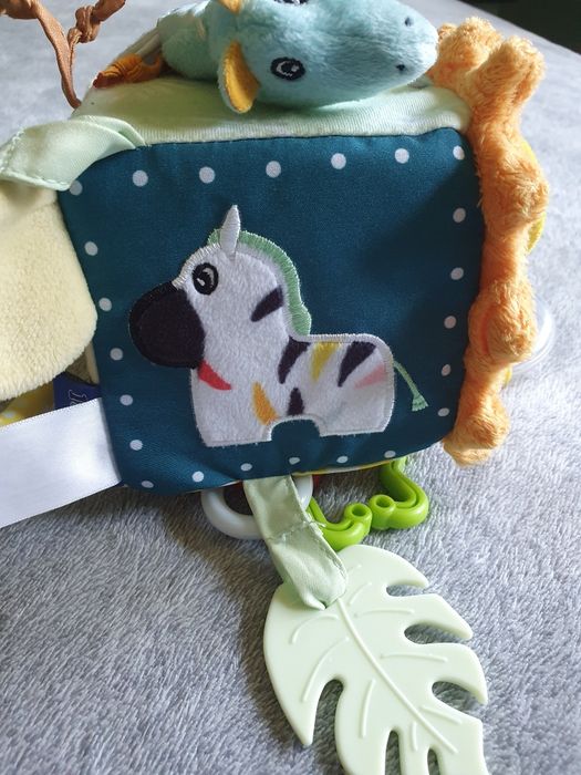 Kostka sensoryczna z grzechotką lusterkiem dzwonkiem zawieszką Lupilu