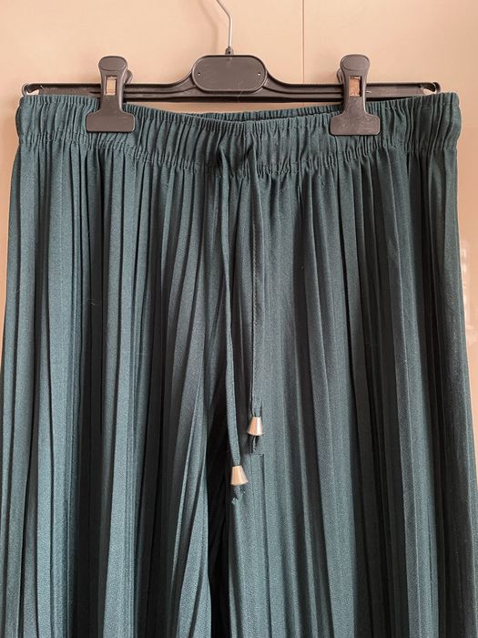 Calças fluidas transparentes