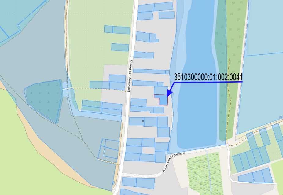 Земельна ділянка на березі водойми під будинок.