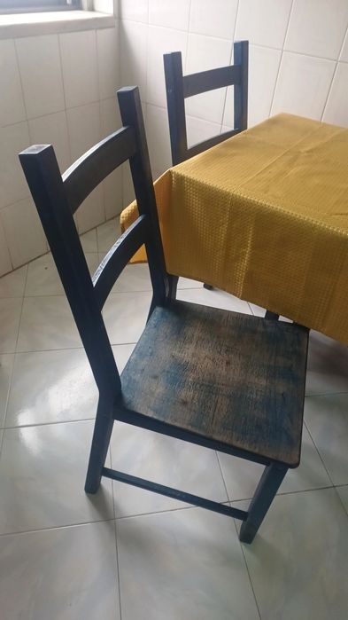 Mesa com 4 cadeiras
