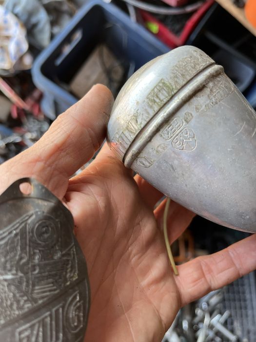 Emblemat i lampa do starego roweru