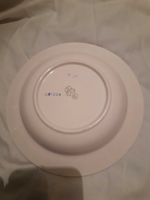 тарелка полупорционная