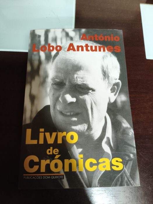 Livro de crônicas de Antonio lobo Antunes
