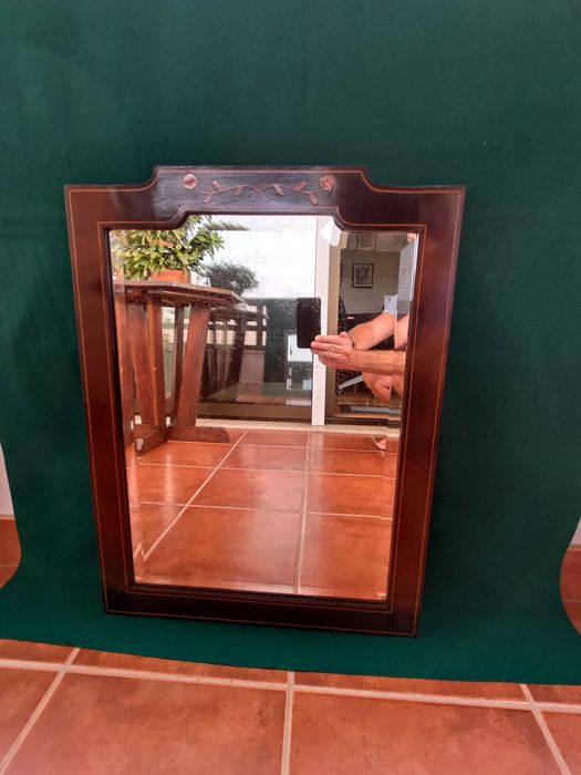 Espelho vintage com embutidos, de madeira maciça, em muito bom estado