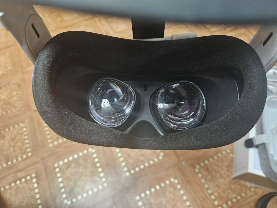 Продам Oculus Quest 2 (128 GB)
