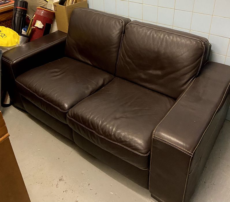 Sofá Novo em Pele