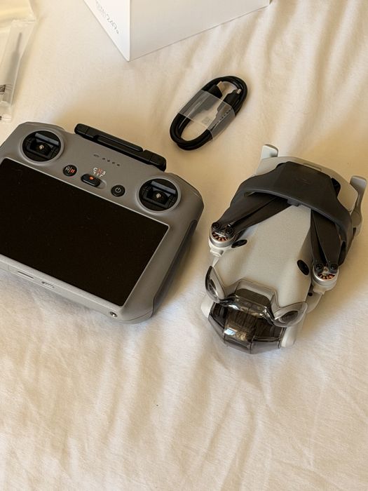Drone DJI Mini 4 Pro Fly More Combo NOVO