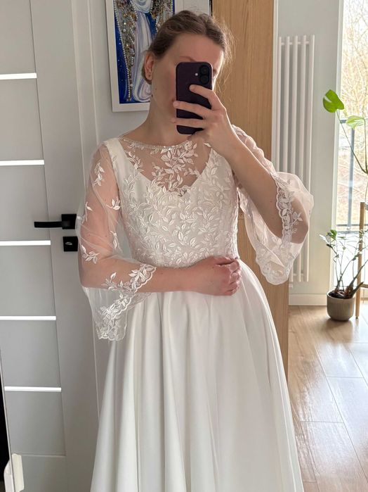 Nowa, klasyczna  suknia ślubna