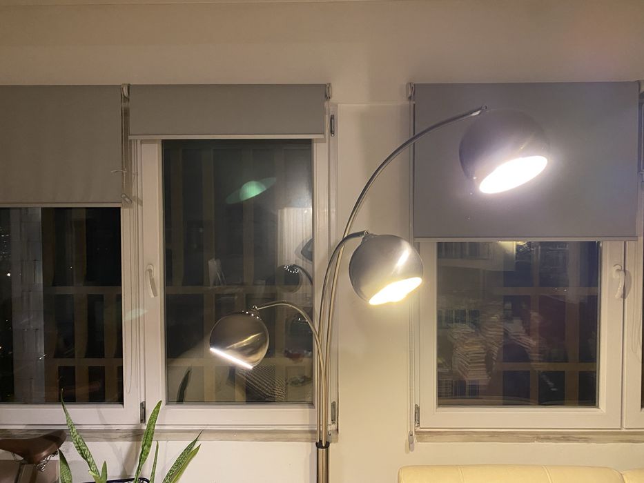 Candeeiro pé com três focos