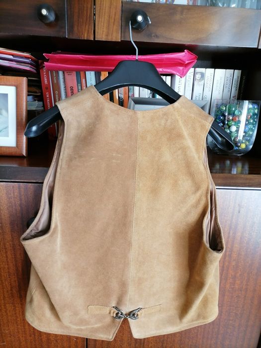 Colete em pele genuína cor camel