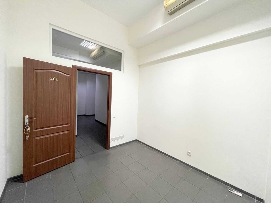Сдам офис  центр города (р-н Цума) общей пл.10 кв.м , 4550 грн.