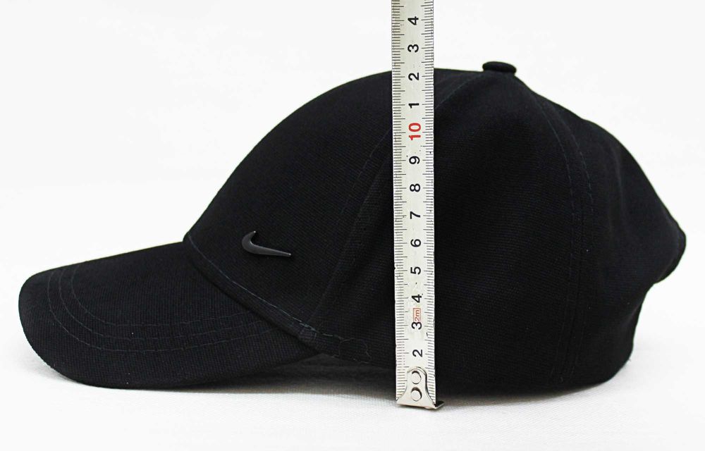 Чорна кепка найк бейсболка nike з маленьким металевим значком з боку