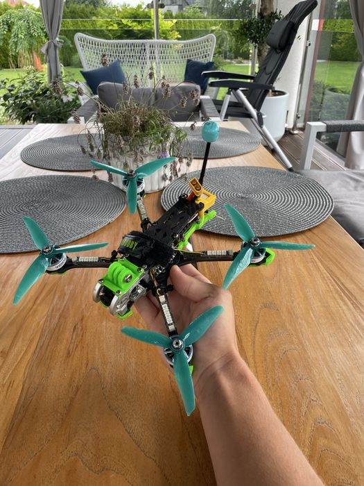 dron fpv 5’ mark5 analog 4s
