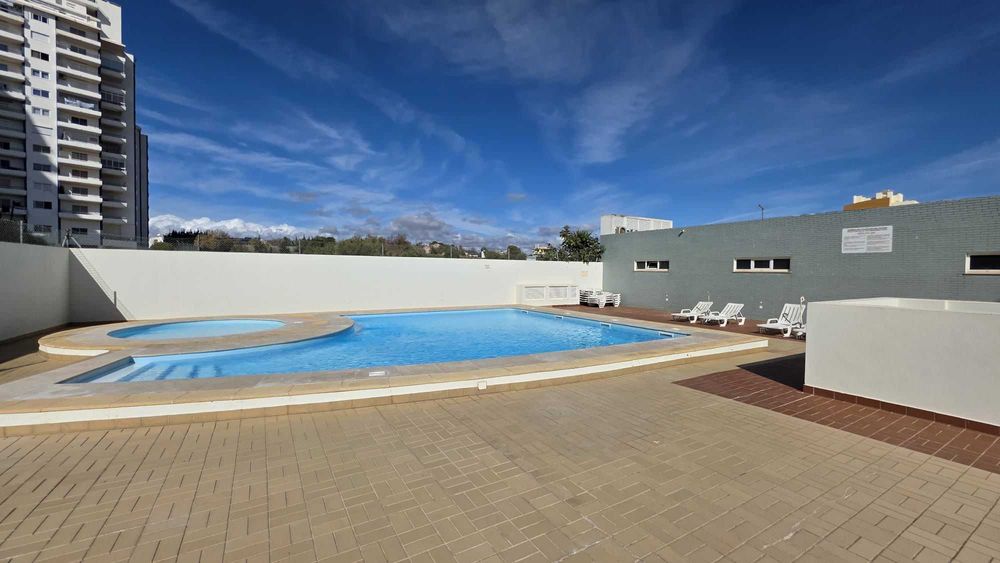 T1 em Armação de Pêra, com estacionamento e piscina