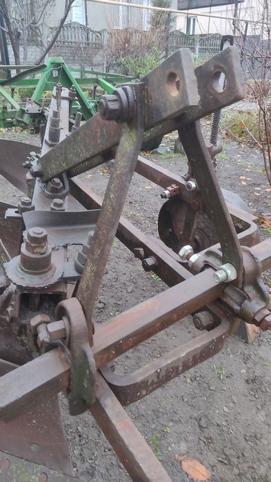 Трактор МТЗ 80. Продам. Культиватор. Плуг.