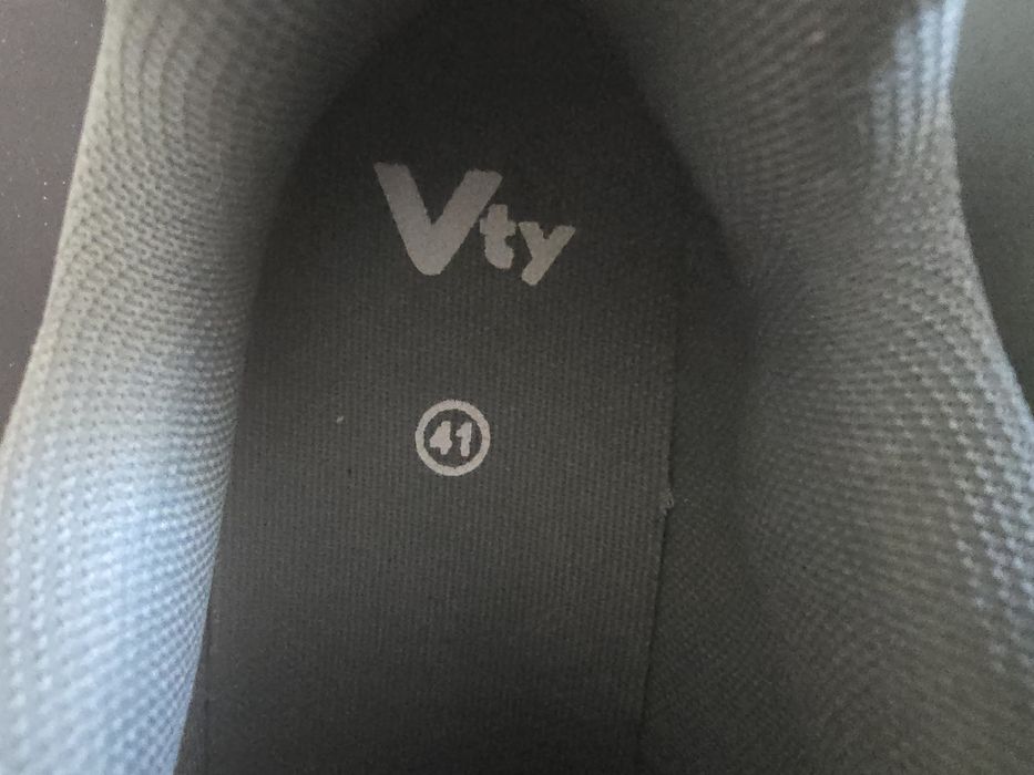 Nowe  buty sportowe  Vty